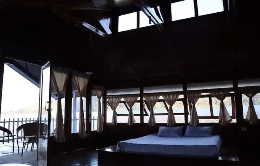 Lumpongdeng Houseboat at Umiam