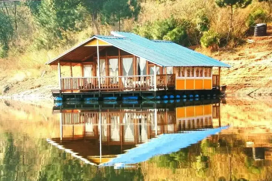 Lumpongdeng Houseboat at Umiam