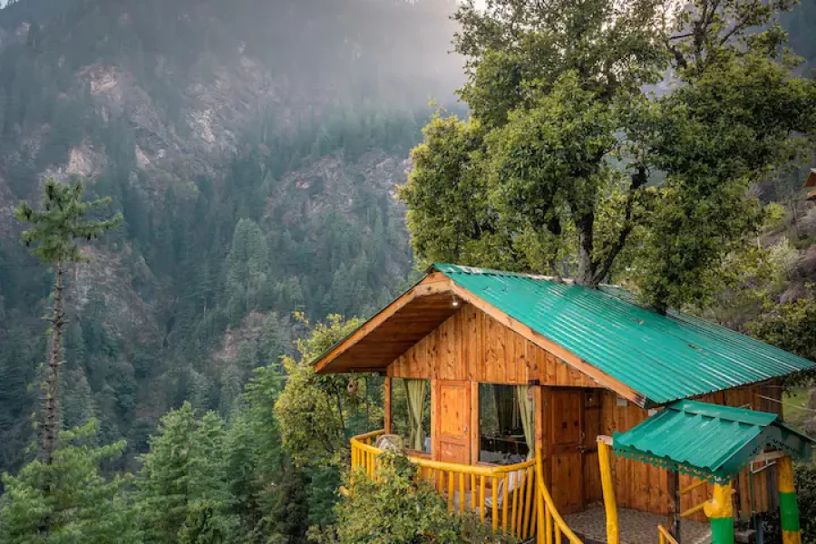 Whispering Pines Cottages – TreeHut