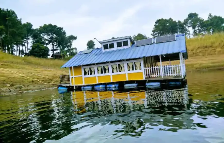 Lumpongdeng Houseboat at Umiam