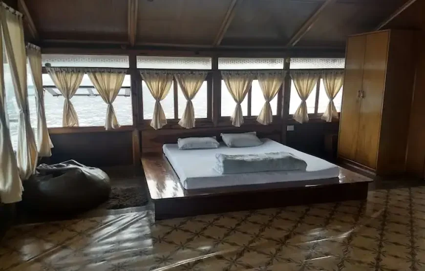 Lumpongdeng Houseboat at Umiam